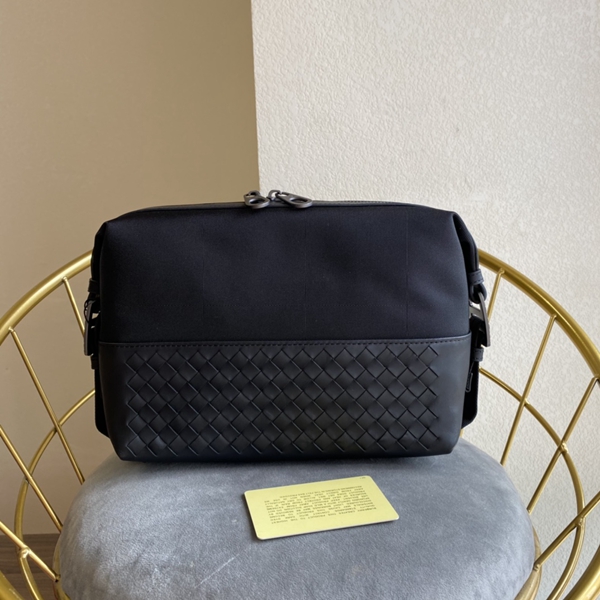 ボッテガヴェネタバッグ側面デザイン